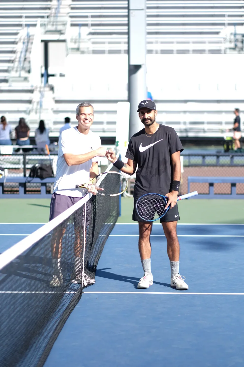 A handshake and a photograph before play at the 2026 Manhattan Ladder Finals
